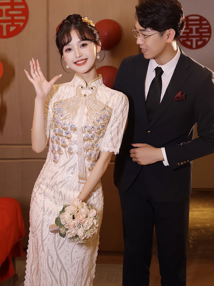 香槟色敬酒服2025新款新娘级感亮片旗袍订婚礼服冬季出阁服嫁衣