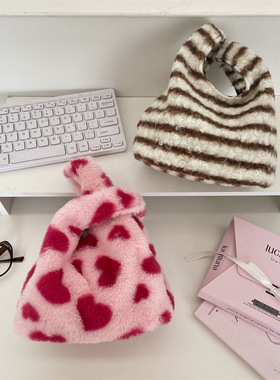 可爱毛绒手腕包便携收纳外出手拎包大容量手提零食便当包