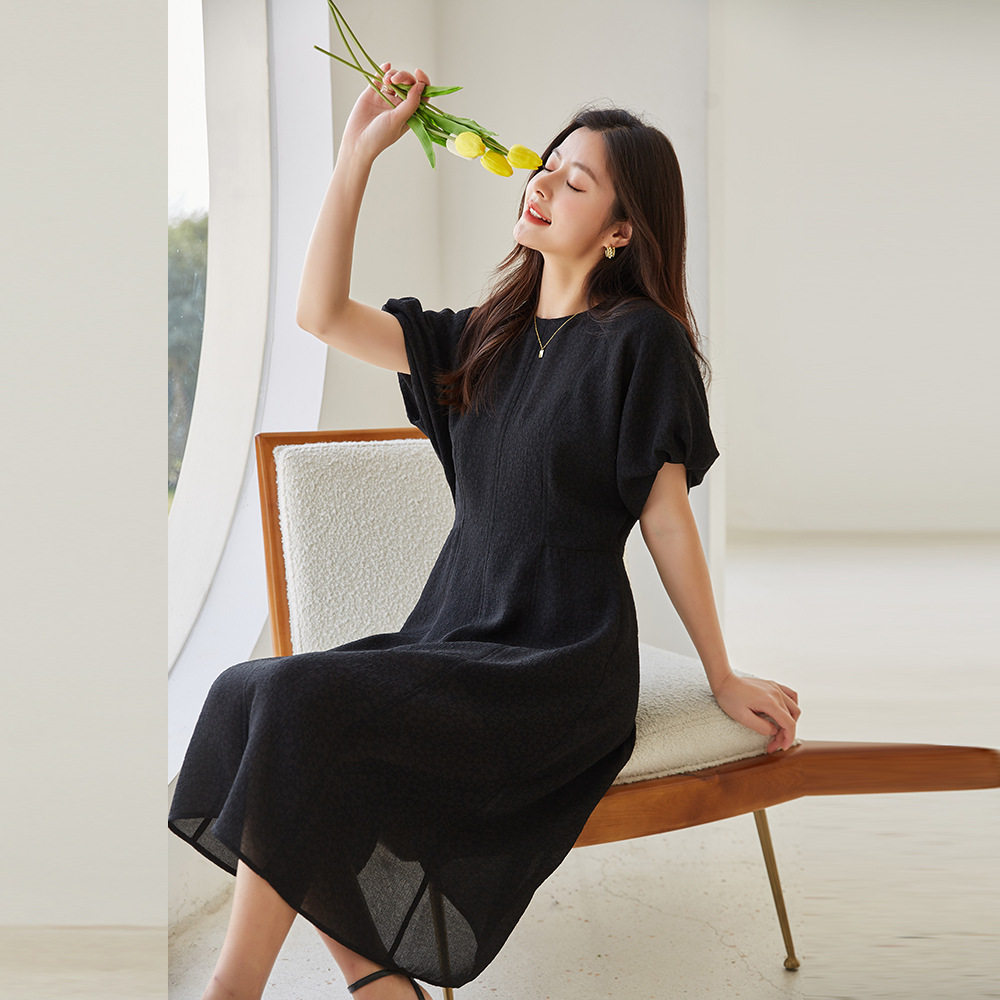 高端时尚气质连衣裙女春夏新款通勤风优雅圆领灯笼袖提花中长裙