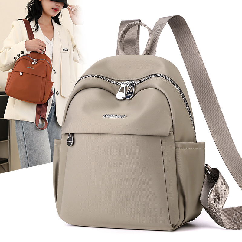 时尚休闲女式双肩包2025新款百搭时尚尼龙布女包大容量旅游小背包