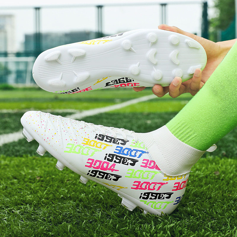 大码足球鞋青少年女童学生人草长钉碎钉透气比赛训练鞋