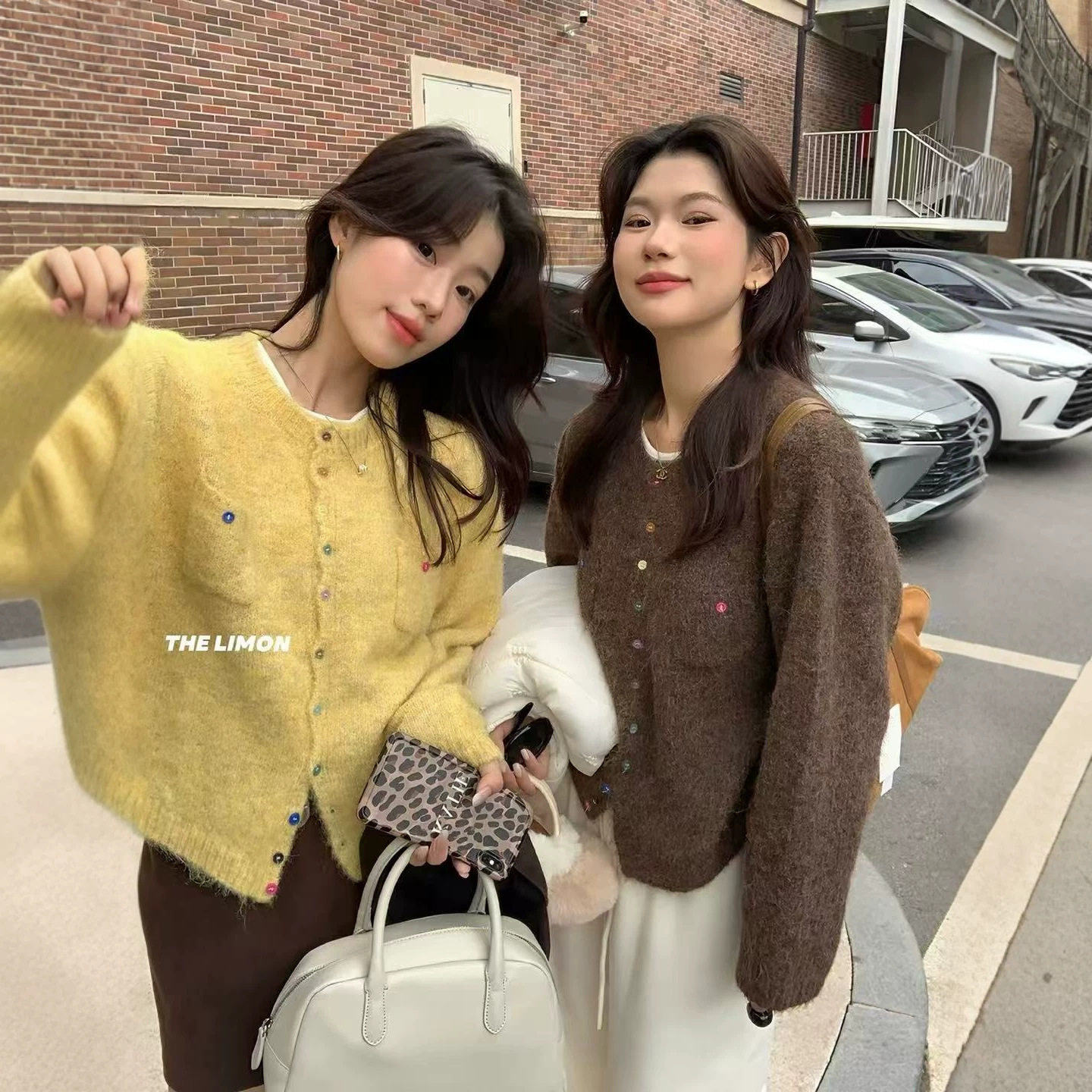 韩系撞色彩扣毛衣外套女秋冬慵懒风软糯宽松针织开衫巨好看的上衣