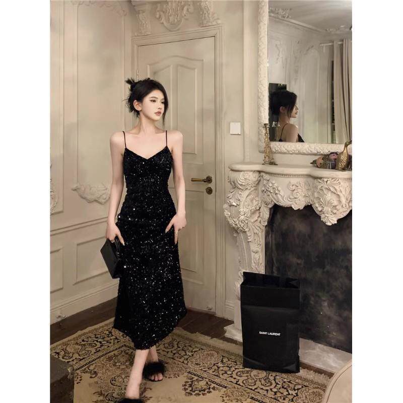 时尚闪闪亮片吊带连衣裙女2026夏季新款级感修身黑色晚礼服长裙