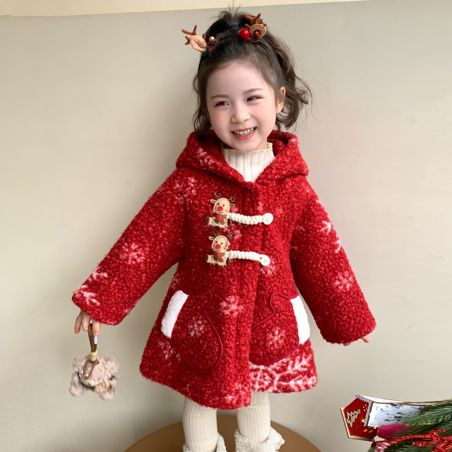 女童加绒呢子大衣冬季2025新款洋气儿童圣诞节加厚保暖冬装毛毛衣，童装外套，祺妙童装