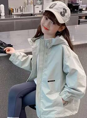 女童外套春秋款2025新款洋气儿童时髦连帽冲锋衣中大童休闲上衣