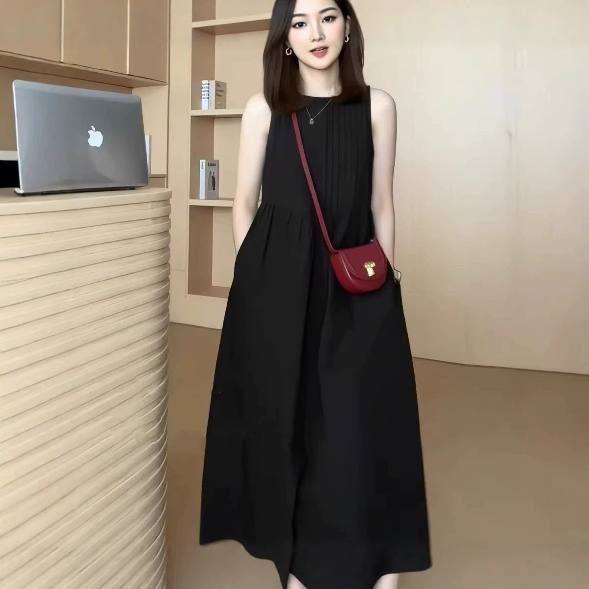 欧洲站2026夏季法式赫本风黑色无袖连衣裙女气质休闲小个子A字裙