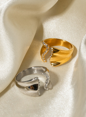 18k金不锈钢镶嵌水钻波浪形开口戒指ins中性冷淡风钛钢戒指不掉色