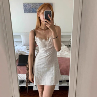 2025夏季新款韩国东大门郑雅娴同款蕾丝花边韩系设计师吊带连衣裙