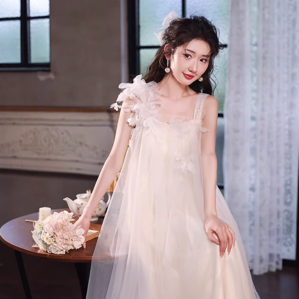 结婚礼晨袍女2025新娘级感法式旅拍轻婚纱白色吊带订婚礼服裙