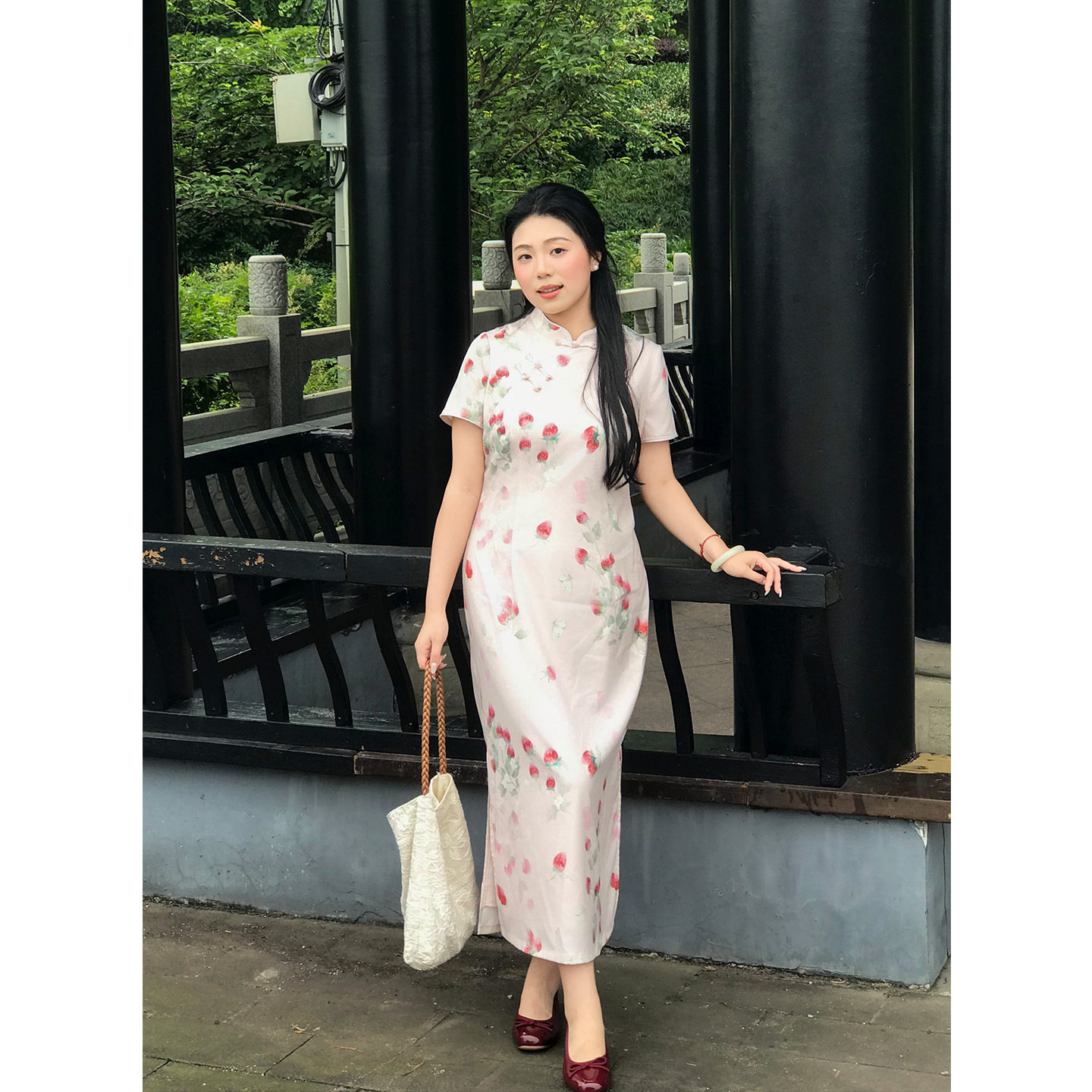气质新中式国风粉色草莓印花裙2026女夏季新款收腰显瘦大码旗袍潮