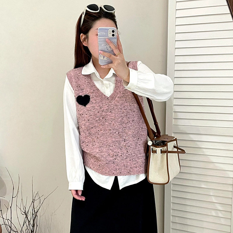 大码女装气质刺绣v领针织衫外搭毛衣2025秋胖mm宽松慵懒马甲背心