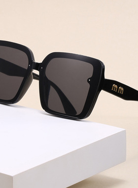 新款欧美时尚大框素颜太阳镜女潮流百搭网红街拍显脸小级感墨镜