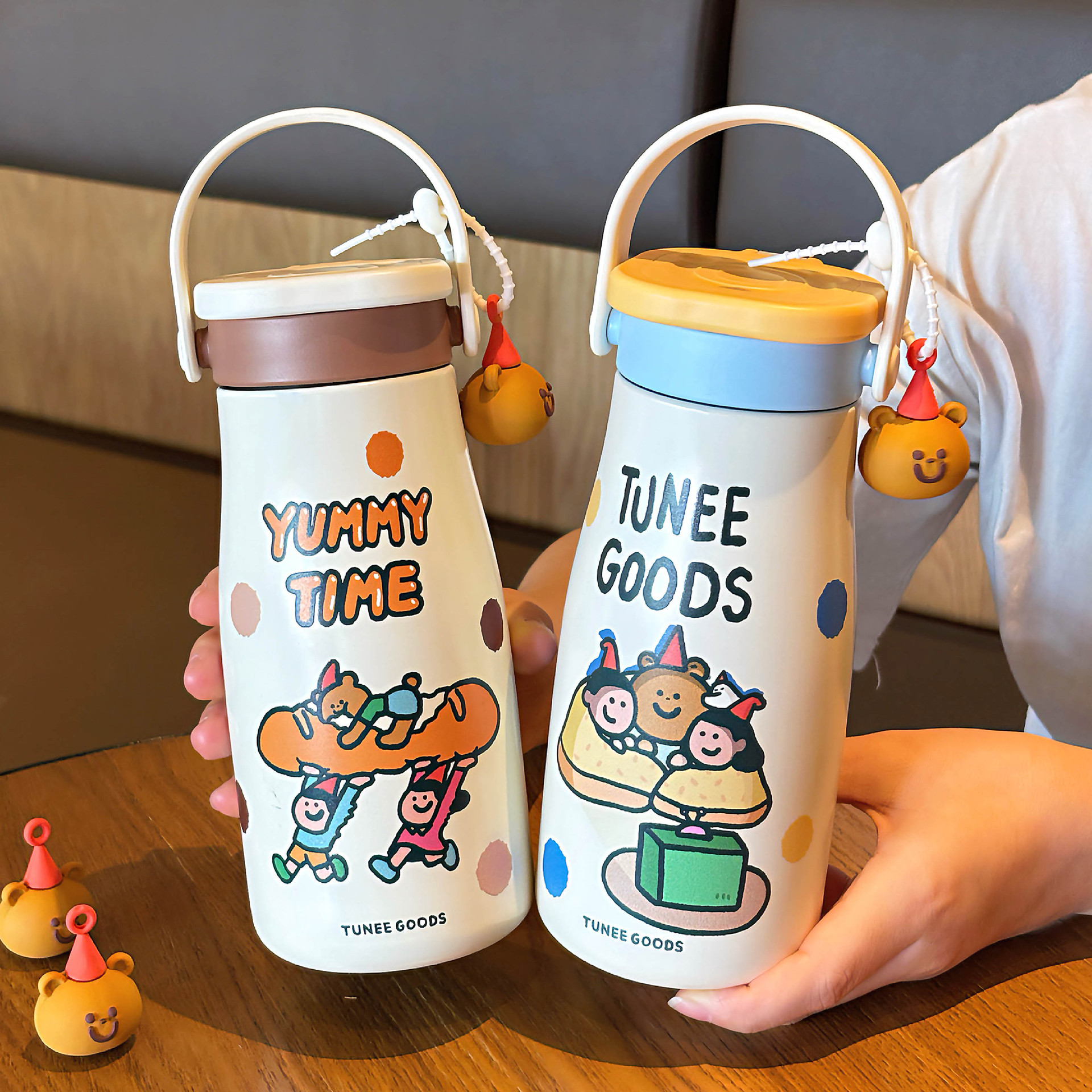 TUNEEGOODS系列撞色提手便携保温杯独立公仔丝印设计大容量饮水杯