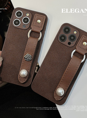 复古咖色山茶花纽扣腕带iPhone16pro苹果手机壳15promax轻奢皮质13适用14秋冬腕带手机保护套11