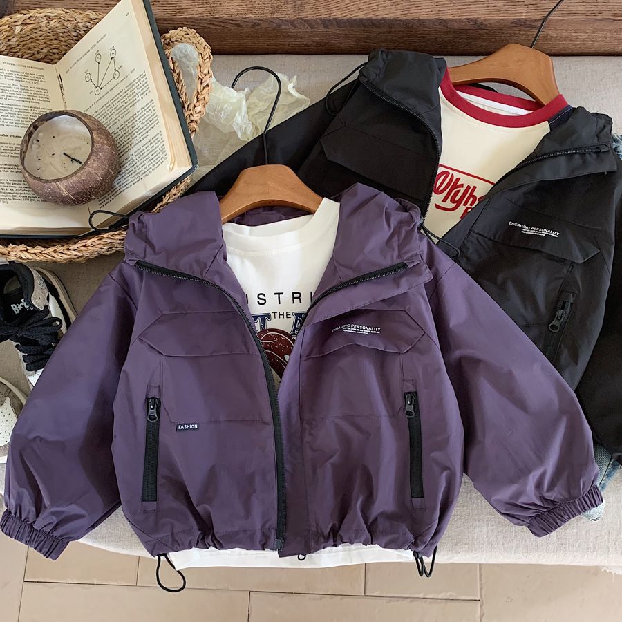 儿童冲锋衣2025春季新款休闲防风防水字母连帽帅气百搭拉链衫外套