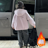 紫色冲锋衣+格子裤