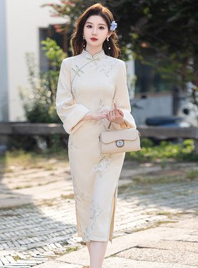 25年刺绣白色加绒冬装国风新中式长袖女旗袍厚款改良年轻款女级感
