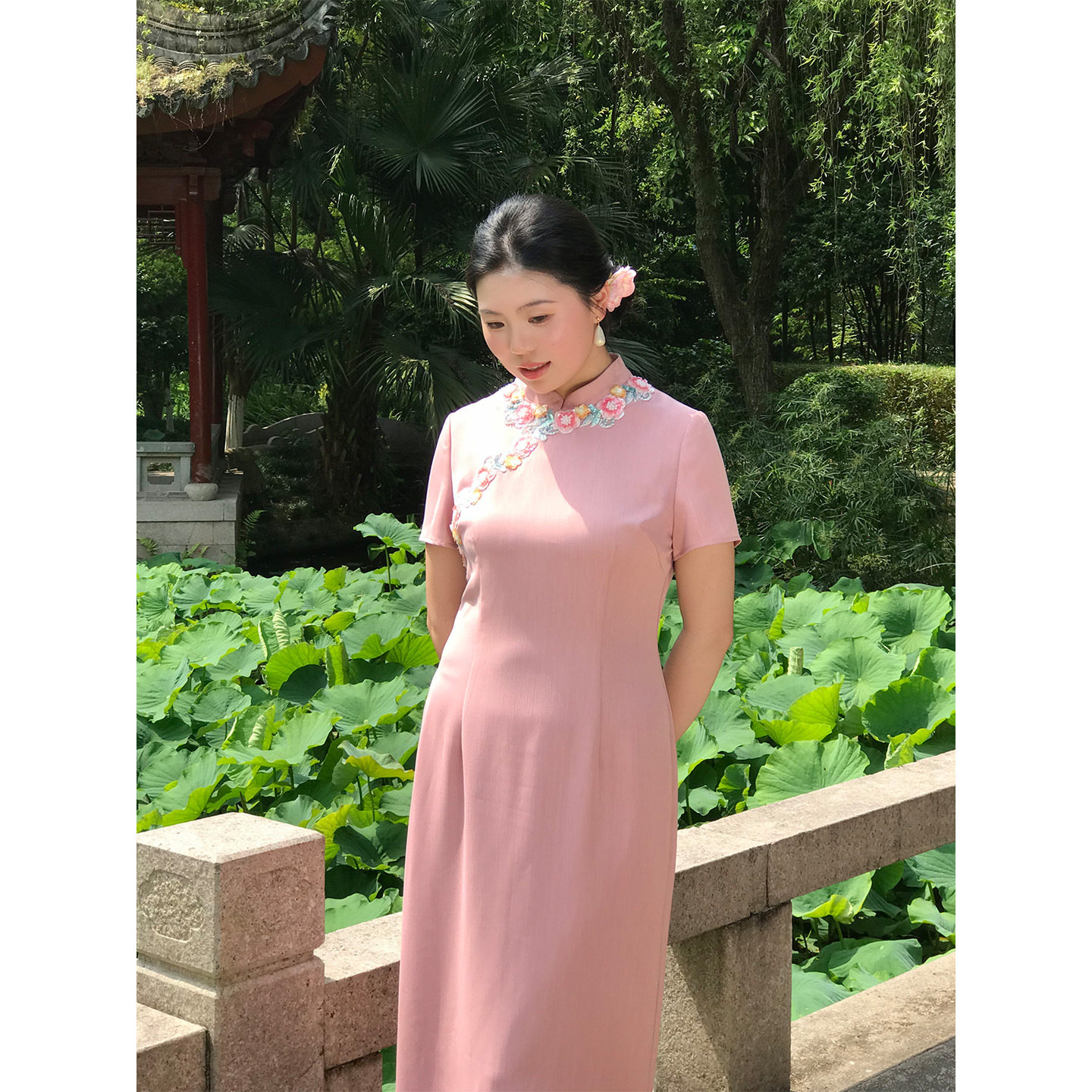 新中式粉色绣花改良裙旗袍