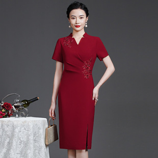 秋季酒红色喜婆婆婚宴连衣裙礼服女新款中老年修身中裙七分袖V领