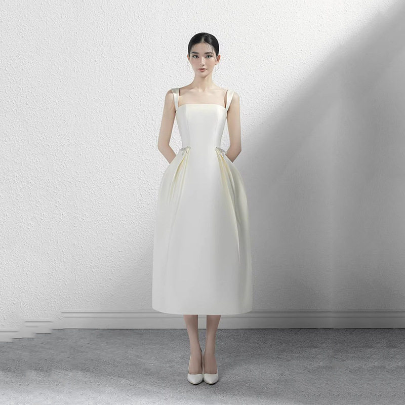 法式小众设计感白色缎面吊带晚礼服宴会生日派对气质平时可穿礼服