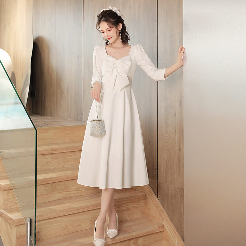 领证小白裙平时可穿登记冬季法式缎面白裙子轻婚纱礼服订婚连衣裙