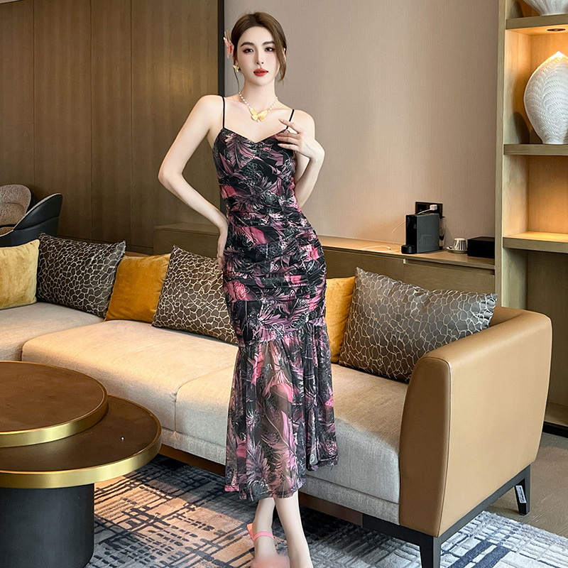 2025夏季新款女装复古碎花收腰长款鱼尾连衣裙修身吊带长裙21228