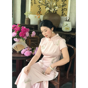 新中式刺绣连衣裙改良大码旗袍