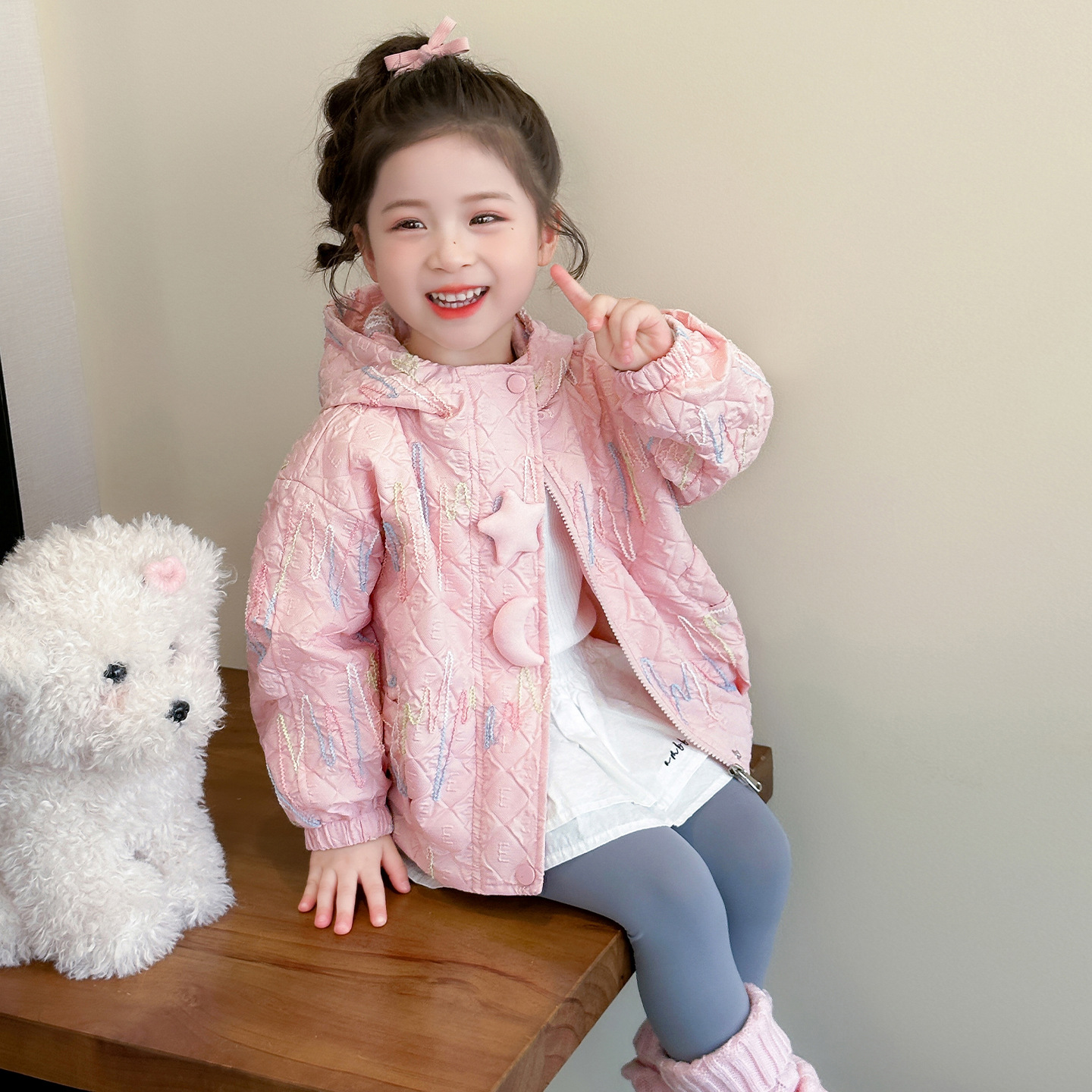 女小童星星外套春秋款2025新款儿童洋气宽松风衣秋装连帽上衣P70，童装外套，祺妙童装