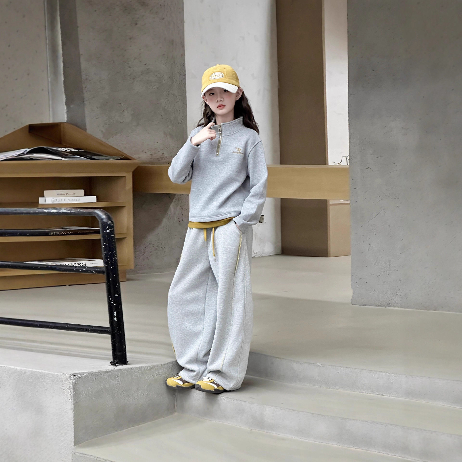 女童加绒休闲套装2025秋冬新款女大童修身卫衣宽松阔腿卫裤两件套