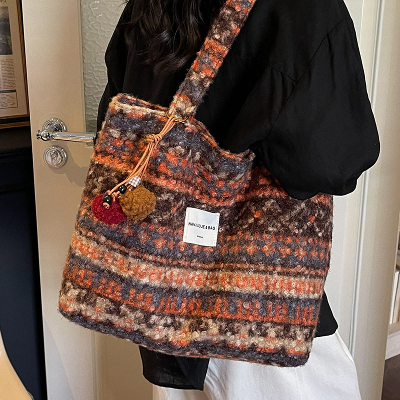 新疆民族风通勤托特包上班单肩包女大学生上课装书手提包送朋友