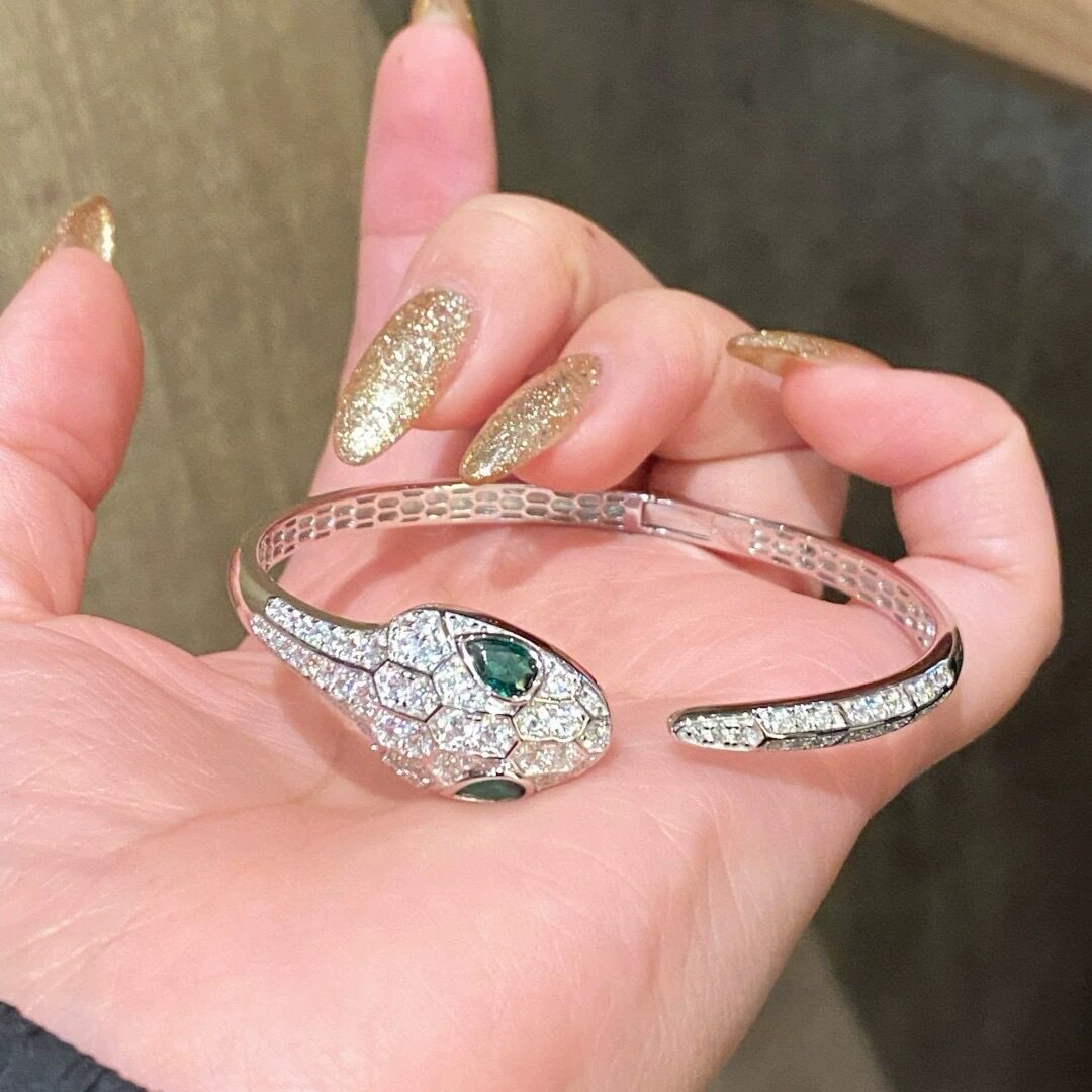 灵蛇手镯女绿眼蛇形开口镯V金手环个性轻奢ins潮送女友气质送礼物