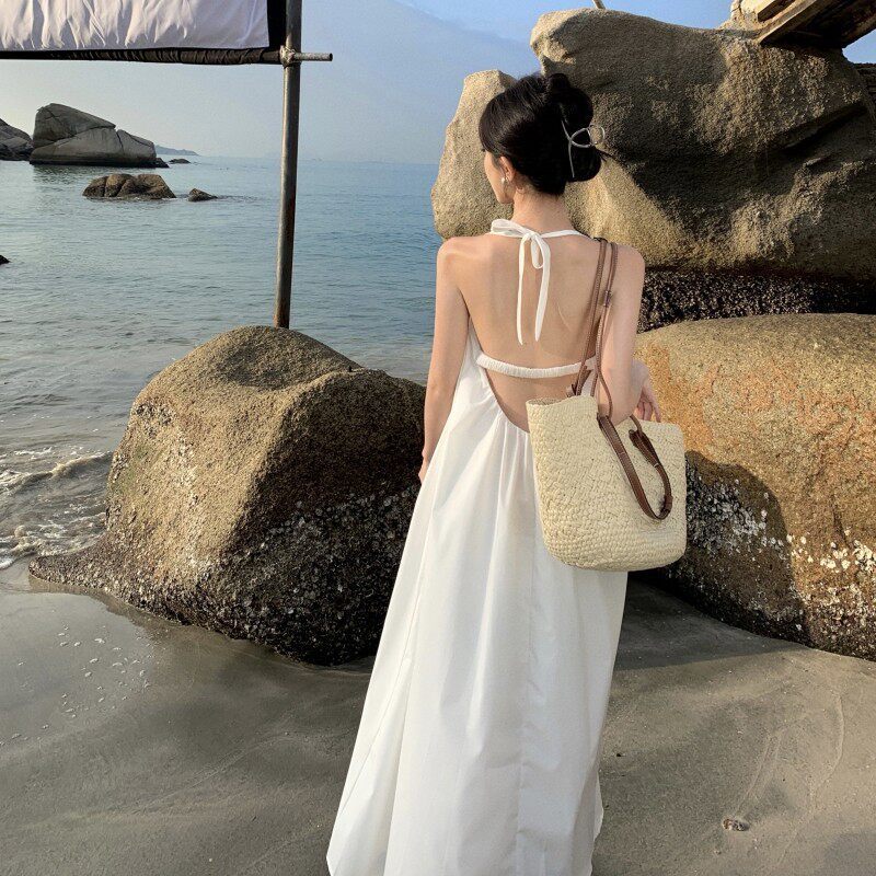 法式度假风长裙女夏季露背挂脖连衣裙海边沙滩裙白色超仙吊带裙子