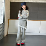 女童圆领卫衣微喇裤套装2025秋装款贴标蕾丝花边屁帘喇叭裤两件套，童装休闲套装，祺儿童装