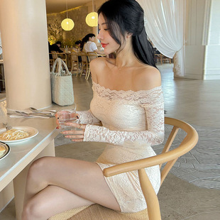 一字肩喇叭袖蕾丝镂空连衣裙女春季修身收腰气质裙子性感包臀短裙