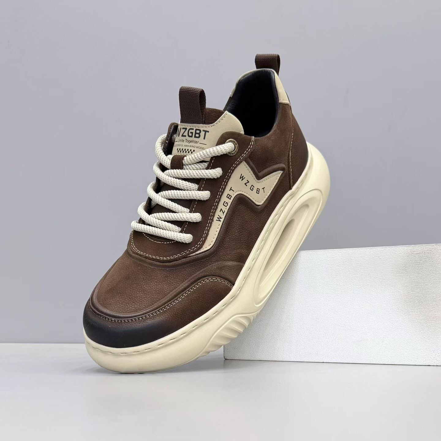 高端男士2025秋冬新款真皮男鞋头层牛皮板鞋潮流百搭厚底休闲鞋