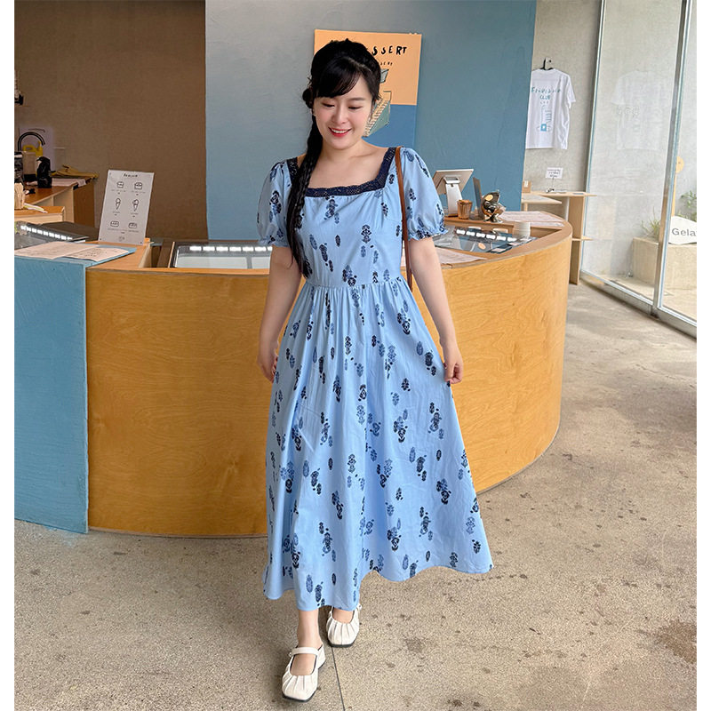 大小思 法式复古宽松碎花衬衫2025夏季蕾丝拼接方领大码连衣裙