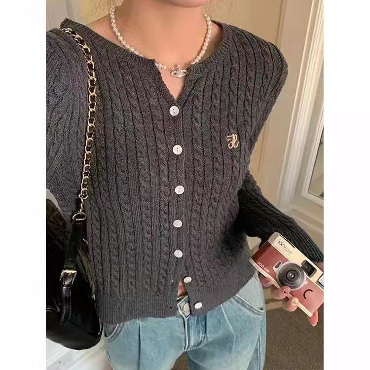 针织小开衫修身显瘦字母刺绣麻花