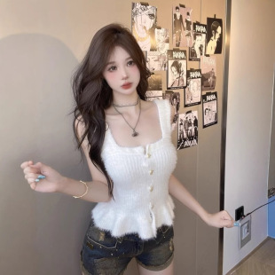 白色方领纯欲风锁骨性感辣妹秋季新款裙摆小香风抹胸吊带针织上衣