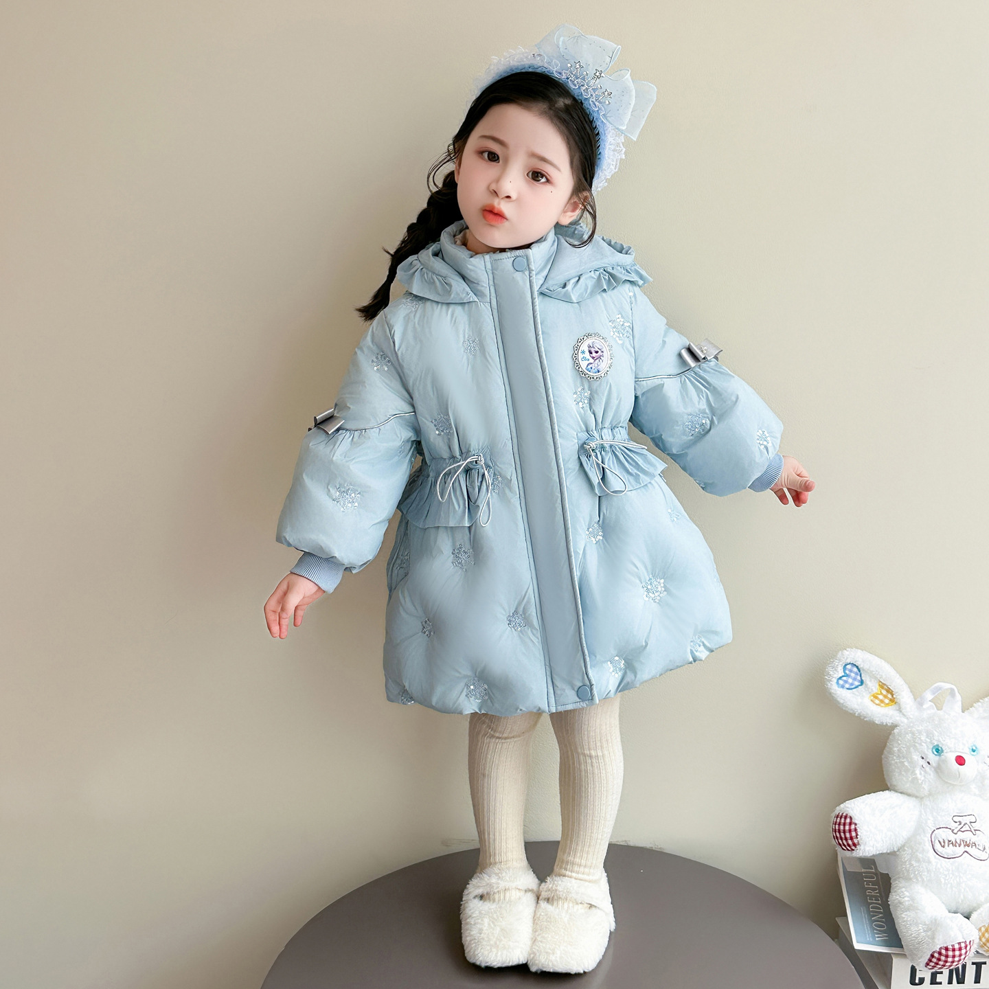 女童爱莎羽绒服冬季2025新款女洋气时髦白鸭绒保暖中长款外套P200，童装羽绒服，祺妙童装