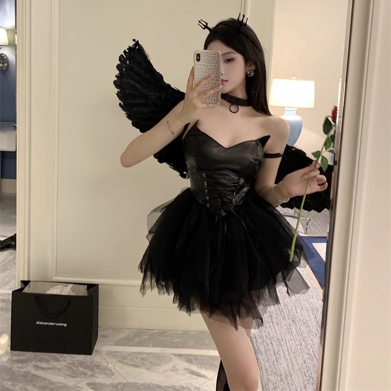 辣妹复古级感黑色抹胸连衣裙秋季纯欲风性感漆皮绑带蓬蓬短裙子