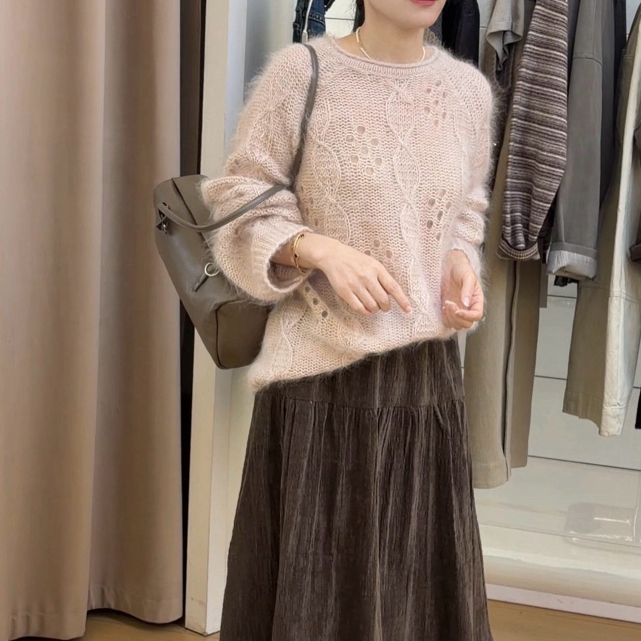 级感软糯羊绒羊毛衫 圆领套头镂空拉毛毛衣女 秋冬季宽松慵懒风