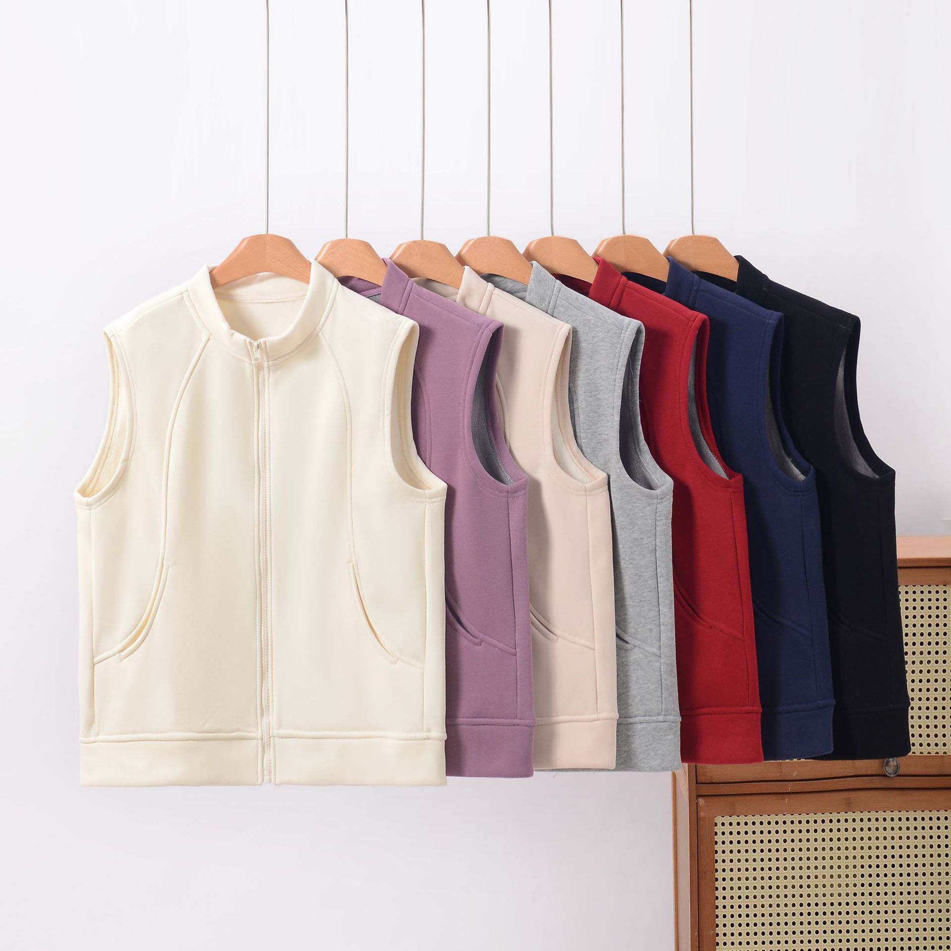 时尚半领拉链保暖马甲秋冬加绒加厚口袋坎肩百搭休闲女上衣