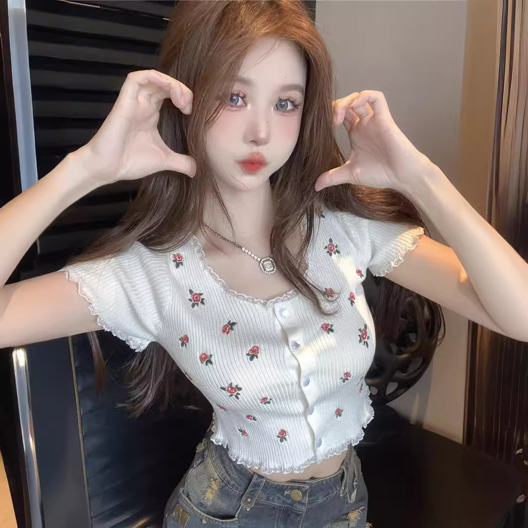 法式复古甜美刺绣花朵短袖T恤夏季新款花边修身短款针织开衫上衣