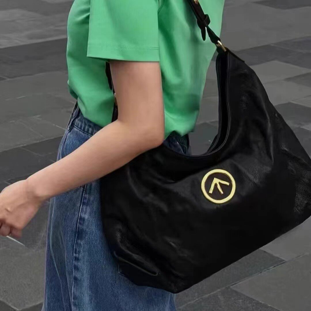 2025新款设计款箭头包大号真皮小众大牌羊皮腋下包斜挎背包斜肩包,箱包皮具/热销女包/男包,腋下包,淘宝优惠券,粉丝福利购,淘宝优惠卷