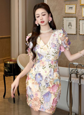 2025夏季新款女法式设计感重工立体花瓣修身包臀精致连衣裙40373