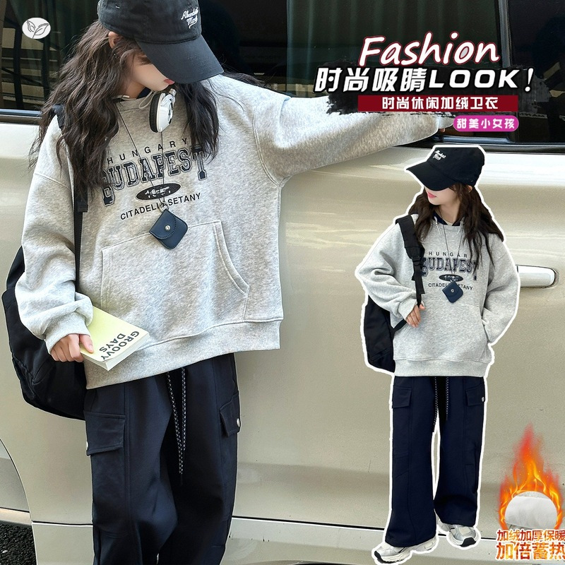 女童加绒加厚卫衣套装2025秋冬新款中大童印花帽衫工装裤两件套潮，童装休闲套装，祺儿童装