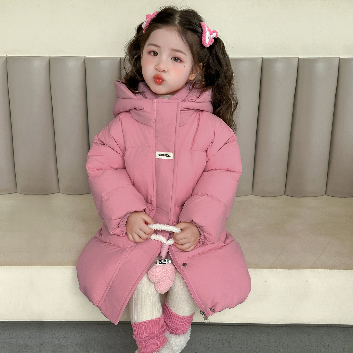 女童连帽羽绒服冬季2025新款白鸭绒小女孩外套儿童加厚保暖面包服，童装羽绒服，祺妙童装