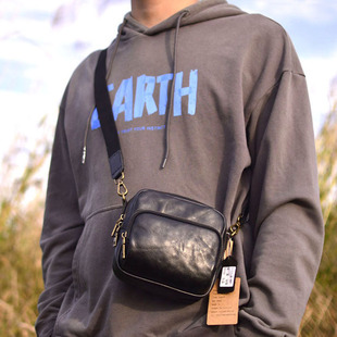 原创牛皮男士包包肩斜挎包夏季真皮背包小型手机包腰包运动款