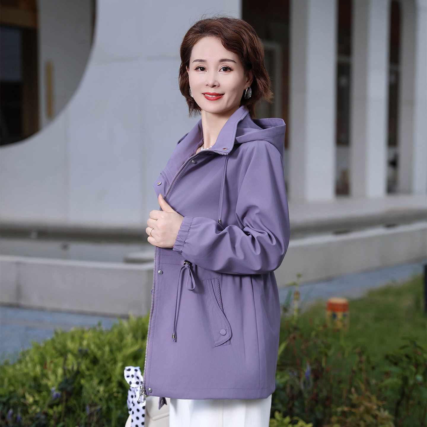 50多岁妈妈洋气上衣2026新款中老年时尚风衣宽松秋装外套女中长款