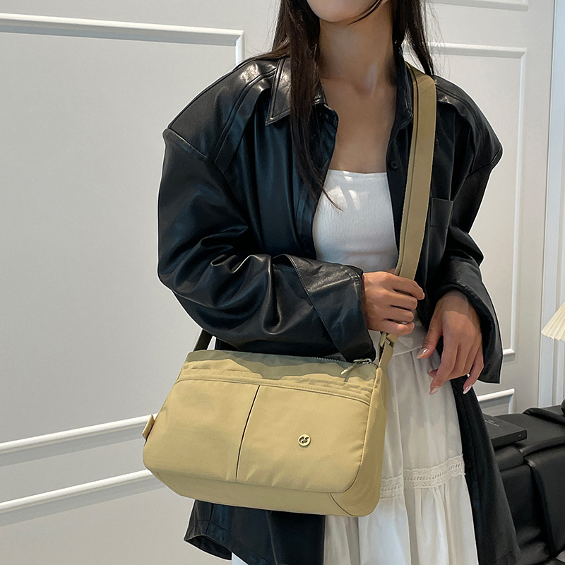 女包斜跨包新款轻便大容量多层包